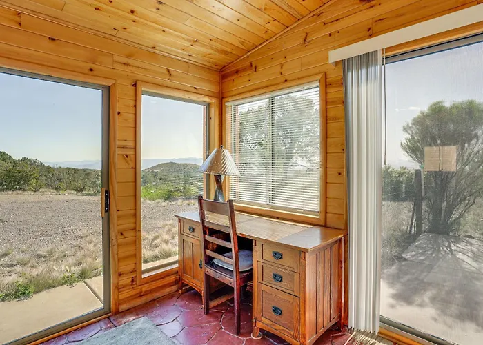 Sunroom + Sauna! Mtn-view Holiday home