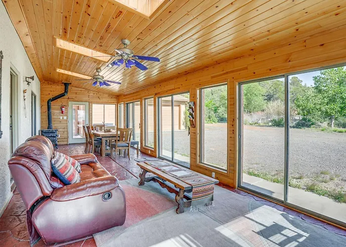Sunroom + Sauna! Mtn-view Holiday home *