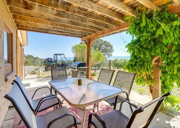 Sunroom + Sauna! Mtn-view Holiday home Prescott Valley